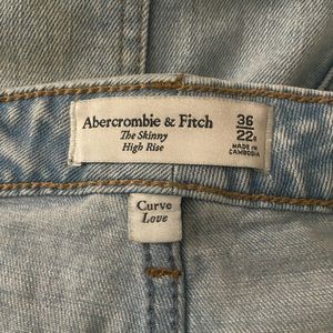 Abercrombie light wash Curve Love Skinny Jean